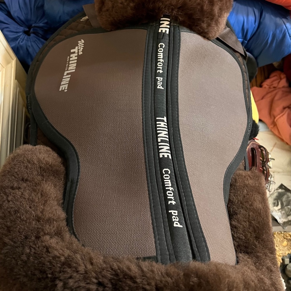 Thin line comfort half pad with sheepskin roll